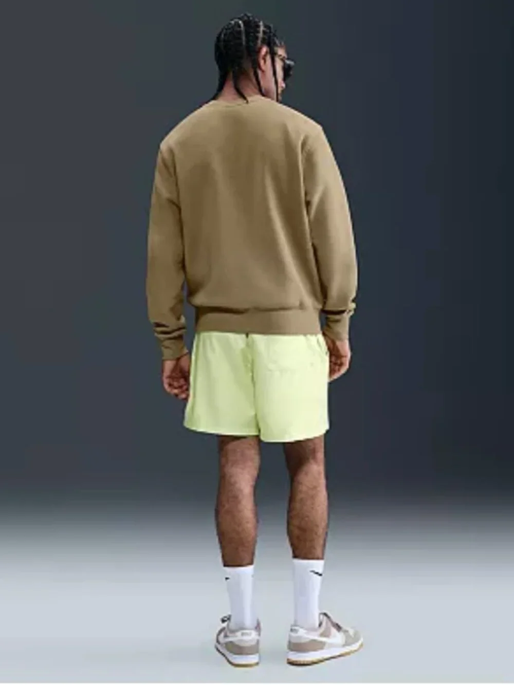 Nike Fleece Crewneck Pullover Sweatshirt in Tan - Size Medium